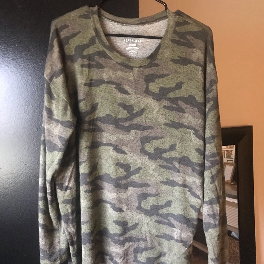 AE camo plush top